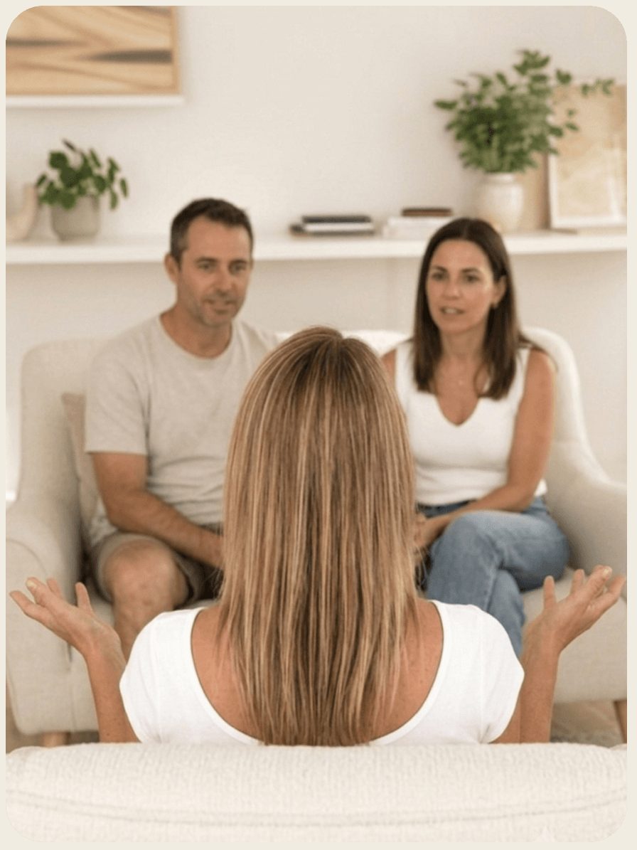 Consulta de psicoterapia de casal numa sala clara e acolhedora, em Alverca do Ribatejo